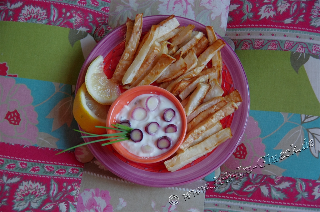Sellerie Pommes mit einem Joghurt Kräuter Dip – Ich im Glück